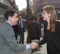 El presidente de la Comunidad de Madrid, Ignacio González, recibe a la Princesa de Asturias a su llegada