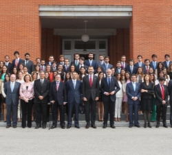 Don Felipe, con los estudiantes de los programas Inside de la Universidad Pontificia Comillas