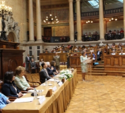 Doña Sofía dirige unas palabras durante la Conferencia