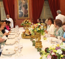 Su Majestad la Reina momentos antes del almuerzo ofrecido por la esposa del Presidente de la República de Portuguesa, Maria Cavaco Silva
