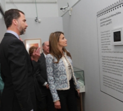 Don Felipe y Doña Letizia durante su visita por la Exposición
