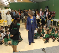 Doña Sofía durante su visita al Pabellón Infantil