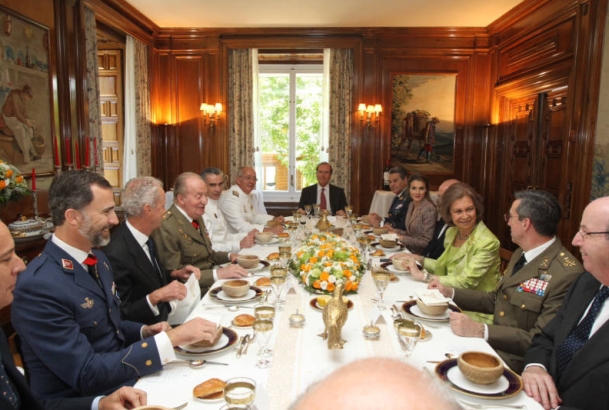 Fotografía de la mesa del almuerzo