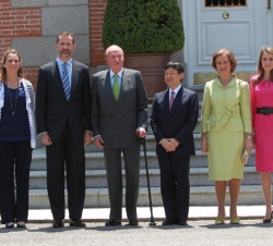 Los Reyes, los Príncipes de Asturias y la Infanta Doña Elena, con el Príncipe Naruhito