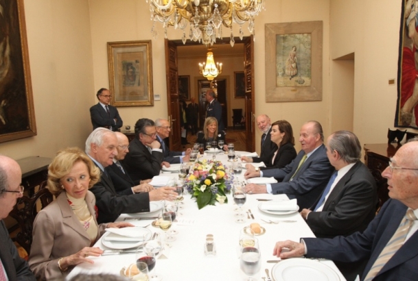 Mesa del almuerzo de Su Majestad el Rey con los miembros de la Comisión Permanente del Consejo de Estado