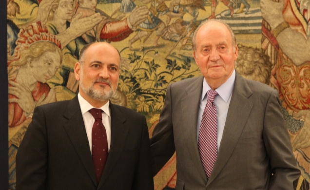 Su Majestad el Rey y el presidente del Tribunal Constitucional, Francisco Pérez de los Cobos