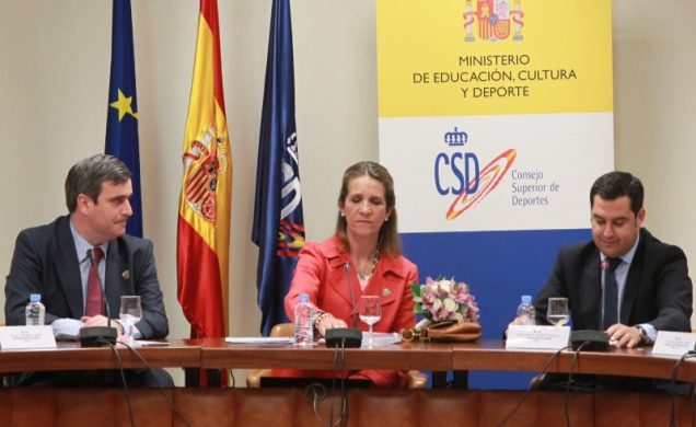 Su Alteza Real la Infanta Doña Elena acompañada del presidente del Consejo Superior de Deportes, y del secretario de Estado de Servicios Sociales e Ig