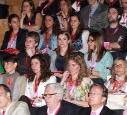 Doña Letizia asiste a una de las ponencias celebradas durante la mañana