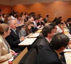 Don Felipe y Doña Letizia, en el taller “Genera un nuevo modelo de negocio”, impartido por Verónica Torras