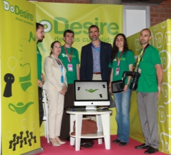 Don Felipe y la ministra de Fomento, en un expositor del "Projectarium"