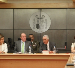 Don Juan Carlos durante la reunión con los miembros de la Comisión Permanente del Consejo Económico y Social