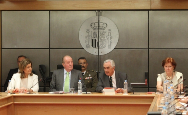 Don Juan Carlos durante la reunión con los miembros de la Comisión Permanente del Consejo Económico y Social