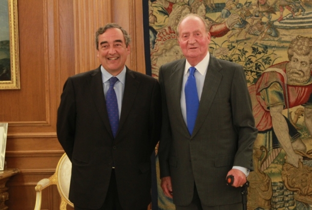Su Majestad el Rey con el presidente de la CEOE, Juan Rosell Lastortras