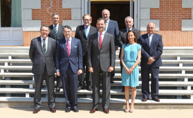 Don Felipe, con los miembros de la Sociedad Bicentenario General Prim 2014