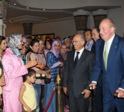 Don Juan Carlos, a su llegada al Ayuntamiento de Rabat