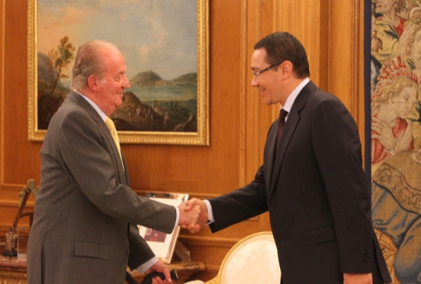 Su Majestad el Rey recibe el saludo del primer ministro de Rumanía, Victor-Viorel Ponta