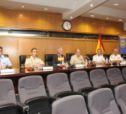 El Rey, el ministro de Defensa, el jefe del Estado Mayor de la Defensa, los jefes de Estado Mayor del Ejército, de la Armada y del Ejército del Aire y