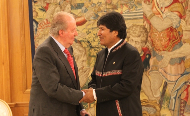 Su Majestad el Rey recibe el saludo del Presidente del Estado Plurinacional de Bolivia, Evo Morales
