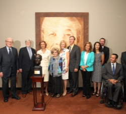 La Reina, los representantes del Instituto Roosevelt, la Fundación Lantos y la delegación española