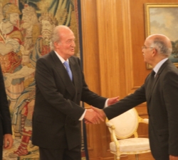 Su Majestad el Rey recibe el saludo del Sr. Mohamed Cheikh Biadillah
