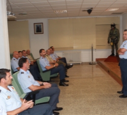 Don Felipe durante las palabras de bienvenida del jefe de Estado Mayor del Ejército del Aire, Francisco Javier García Arnáiz