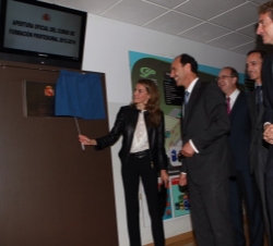 Doña Letizia descubre una placa conmemorativa de su visita