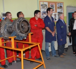 La Princesa de Asturias, durante su visita al hangar de helicópteros