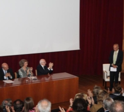 Carlos Zurita recibe el aplauso de la Reina, el ministro de Educación, Cultura y Deporte, el presidente del Real Patronato del Museo Nacional del Prad