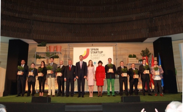 Sus Altezas Reales los Príncipes de Asturias junto a los premiados