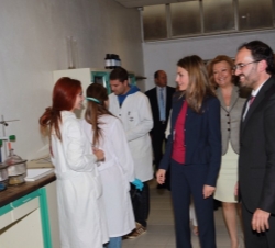 La Princesa de Asturias recorrió diversas aulas del Centro, donde tuvo la oportunidad de conversar con alguno de los alumnos