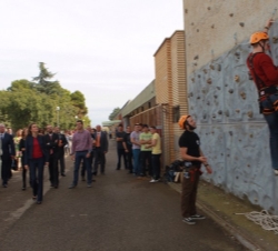 Doña Letizia visitó la zona del rocódromo de actividades físicas y deportivas
