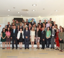 Doña Letizia, con las autoridades asistentes y las Juntas directivas de FEDER, D'Genes y AELIP
