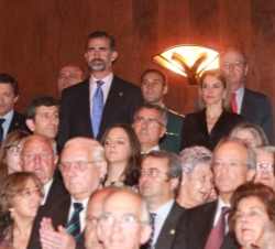 Don Felipe y Doña Letizia, junto al presidente del Principado de Asturias, en el Palco de Honor antes del comienzo del concierto