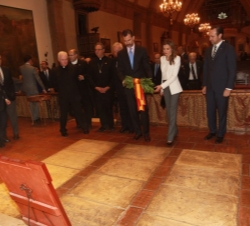 Los Príncipes de Asturias, durante la ofrenda floral ante la tumba de Fray Junípero Serra