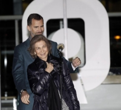 La Reina y el Príncipe de Asturias, a su salida del hospital tras visitar a Don Juan Carlos