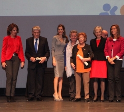 La Princesa de Asturias y las autoridades asistentes, con los premiados
