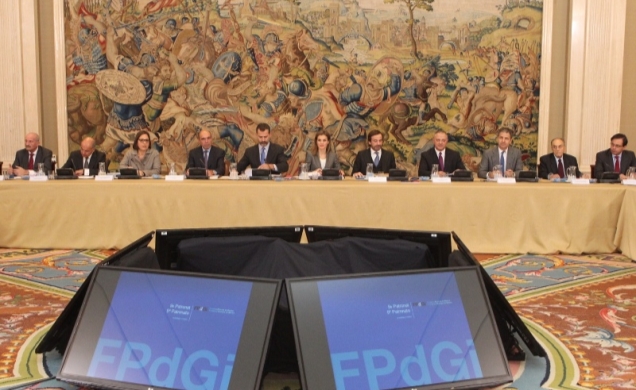 Vista general de la mesa de la IX reunión del Patronato de la Fundación Príncipe de Girona