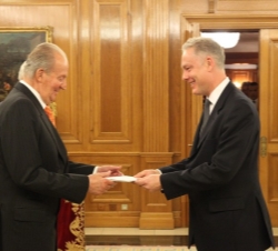 Su Majestad el Rey recibe las Cartas Credenciales del embajador del Reino Unido de Gran Bretaña e Irlanda del Norte, Simon John Manley