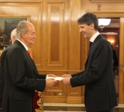 Su Majestad el Rey recibe las Cartas Credenciales del embajador de la República de Austria, Peter Huber