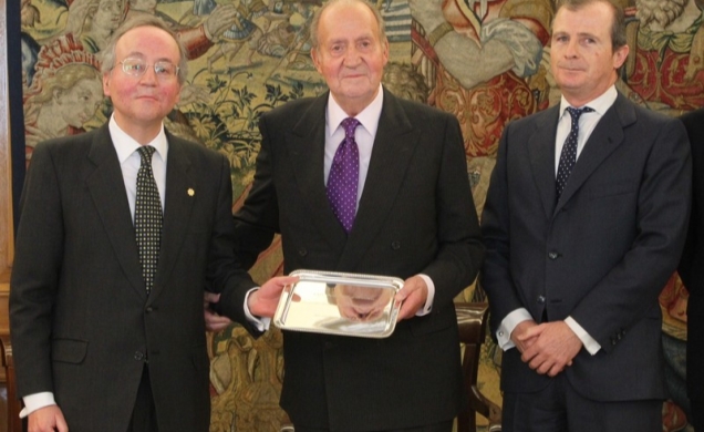 Don Juan Carlos, con Leopoldo Calvo-Sotelo y el presidente de FIES, Rafael Guardans