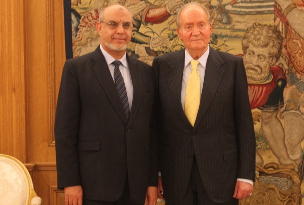 Don Juan Carlos, con el Sr. Hamadi Yebali, ex primer ministro de la República Tunecina.