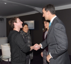 Los Príncipes de Asturias, con el presidente de Facebook, Mark Zuckerberg, y su esposa, Priscilla Chan