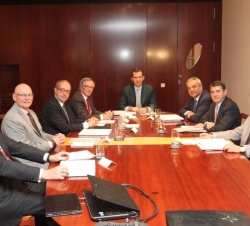 Don Felipe durante la reunión mantenida con los representantes de la Mobile World Capital Barcelona