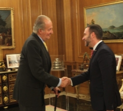 Su Majestad el Rey recibe el saludo del Ministro de Relaciones Exteriores de la República de Panamá, Francisco Álvarez de Soto