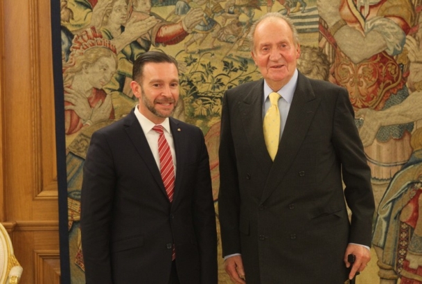 Don Juan Carlos junto al Ministro de Relaciones Exteriores de la República de Panamá, Francisco Álvarez de Soto