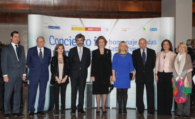 Fotografía de grupo a su llegada al Auditorio Nacional de la Música
