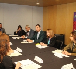 El Príncipe y el resto de asistentes a la reunión de trabajo con representantes de Microsoft, empresas del ámbito educativo y centros educativos, atie