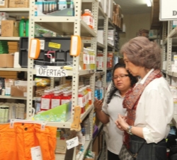 Doña Sofía durante su recorrido por el Centro de Recuperación Nutricional y Atención a Discapacitados