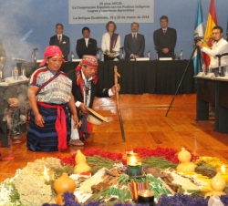 Doña Sofía durante el ritual de agradecimiento, antes de la Clausura del Seminario "Conmemoración 25 años AECID"