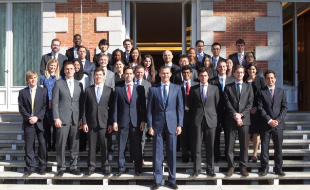 Don Felipe, con los estudiantes del programa MBA de la "Graduate School of Business" de la Universidad de Stanford
